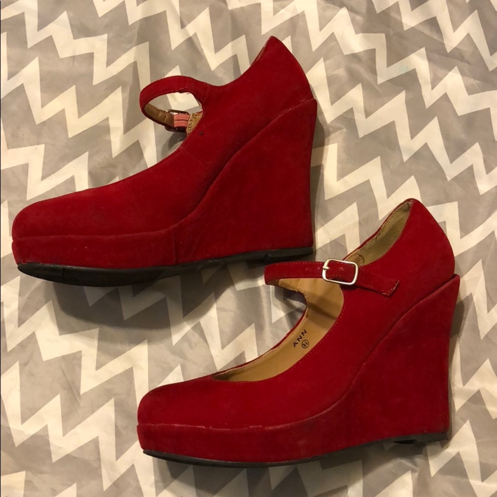 Red wedges
